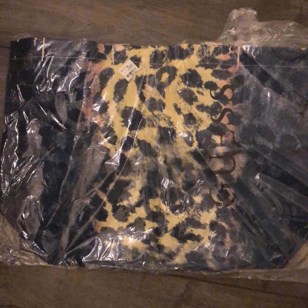 Guess brand new large leopard print tote bag
